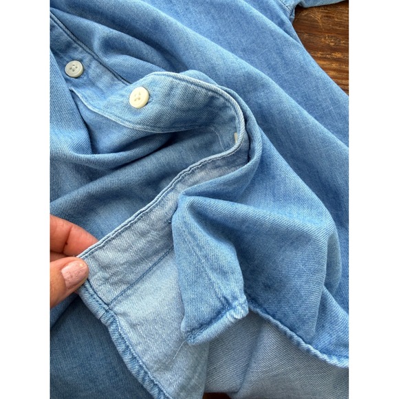 A6 Old Navy Boyfriend Denim Shirt Oversized Boxy Light Wash Button Up Cotton - Picture 8 of 8